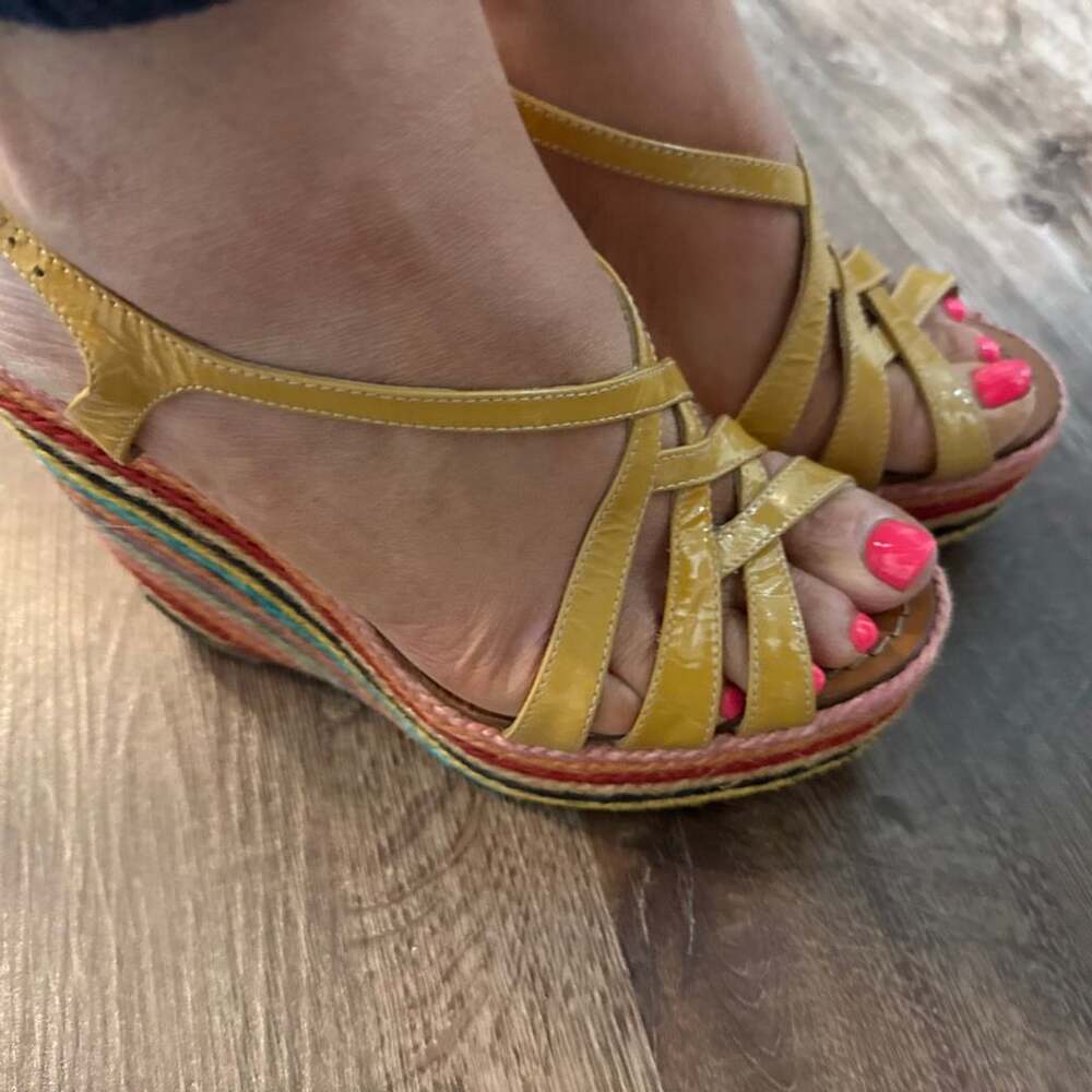 Kate Spade Lindsay Wedge Sandals Yellow Patent Rainbow 8